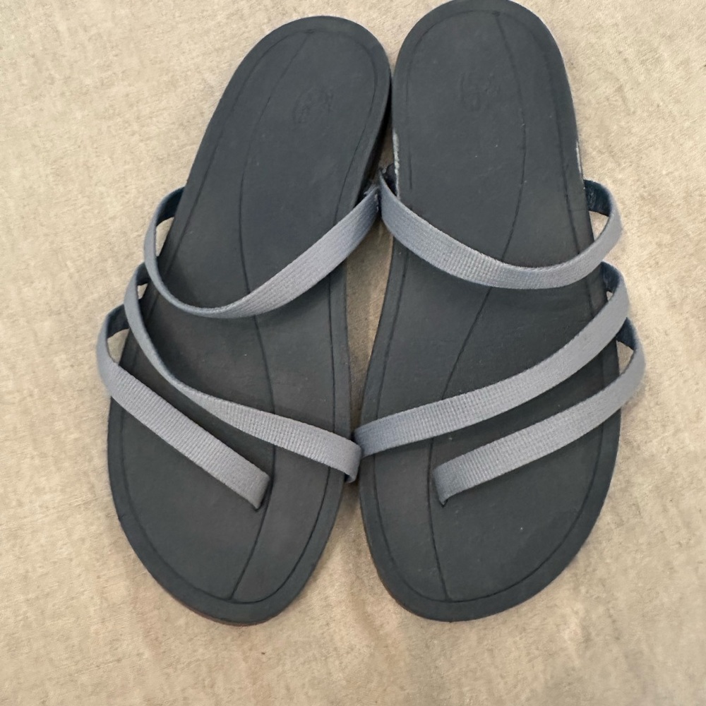 Chacos Winds Mirage in a blue gray color size 9